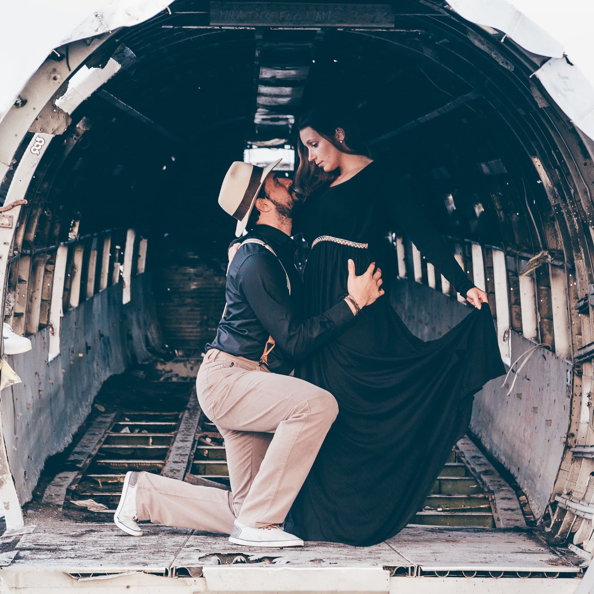 Destination-Wedding-Photographer-Iceland-Solheimasandur-PlaneWreck-MathiasBrabetz-16